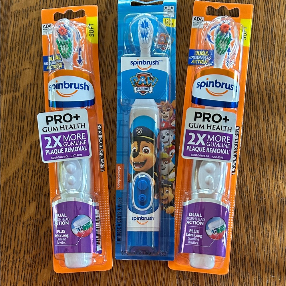 2 adult  and 1 child Spinbrushes (nib)